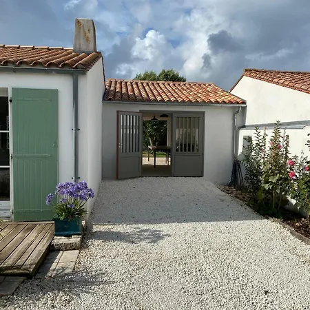 Avec Piscine La Noue-sainte Marie De Re